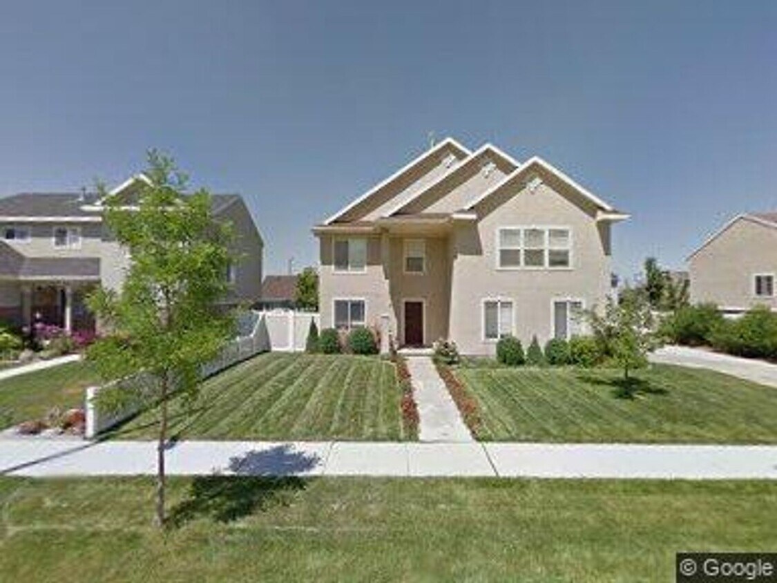 Foto principal - Beautiful 2 Story Home w attached 2 car ga...