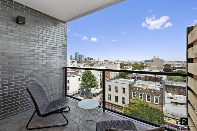 Building Photo - 1059 Manhattan Ave