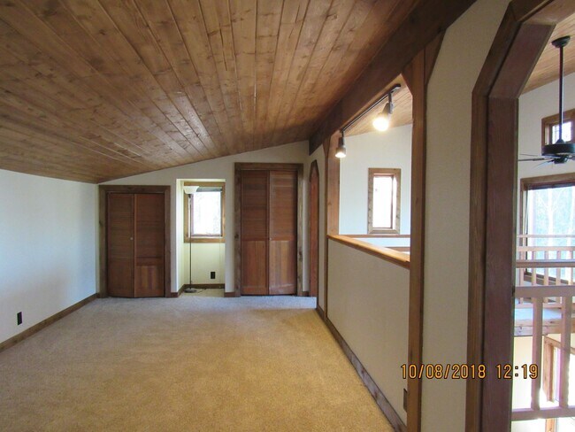 Building Photo - Beautiful tri-level home in Fairbanks for ...