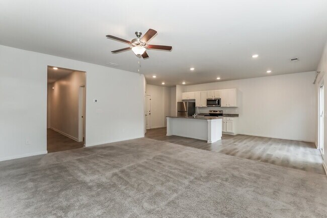 Building Photo - 101 Hamilton Pointe Dr