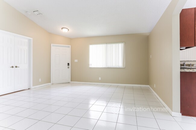 Building Photo - 1401 Banyan Cir