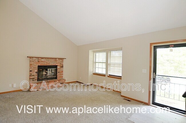 Foto del edificio - 8503 Sarah Ln