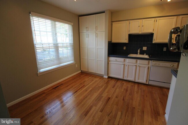 Foto del edificio - 6055 Meyers Landing Ct