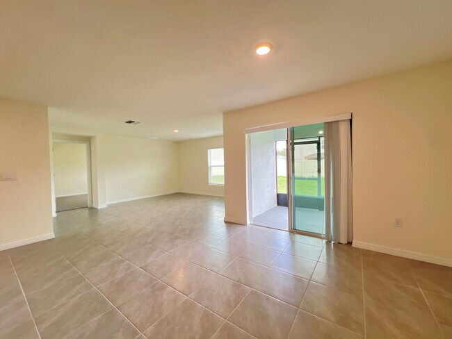Foto del edificio - Beautiful, One-of-a-Kind 4-Bed, 3-Bath Hom...