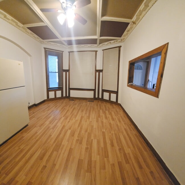 Foto del edificio - 4328 N Kenmore Ave