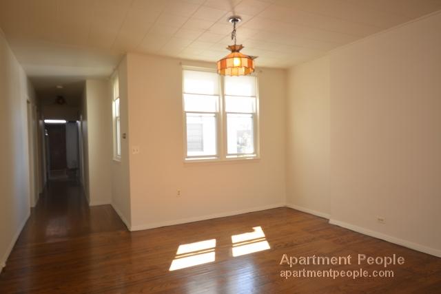 Building Photo - 711 W Diversey Pky