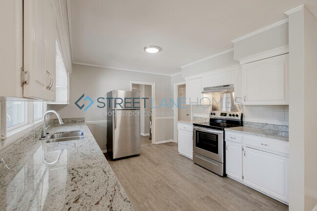 Building Photo - $500 off first month or Amazon Gift Card b...