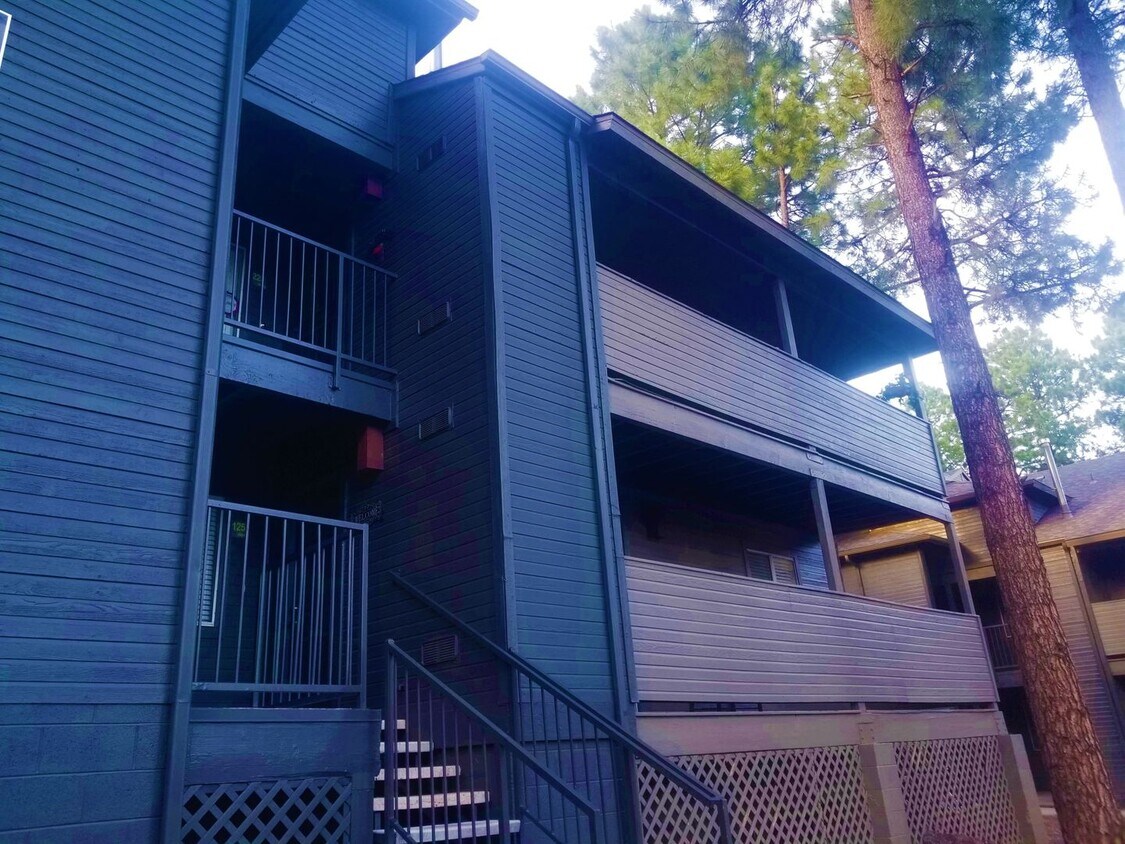Primary Photo - 2bd/2ba West-Flagstaff Condo -End-Unit - N...
