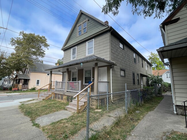 Building Photo - 4420 Bush Ave