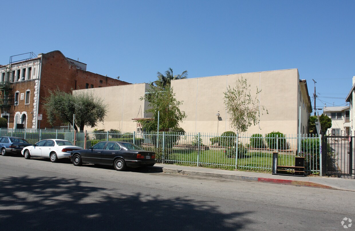 Foto del edificio - 241 S Alexandria Ave