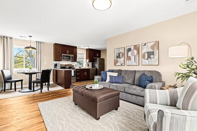 Foto del edificio - 18377 Sharon Ln