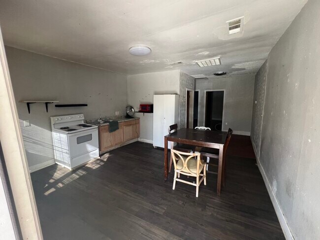 Building Photo - 2844 S Marsalis Ave