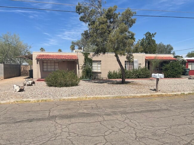 Building Photo - 3241 N Anderson Dr