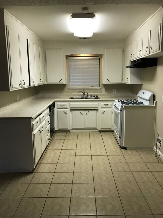 Building Photo - 3 bed/2 ba house - E Marysville