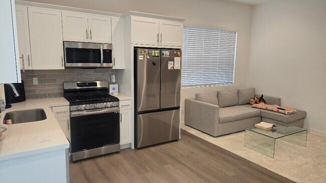 Foto del edificio - 2456 E Encanto Pso