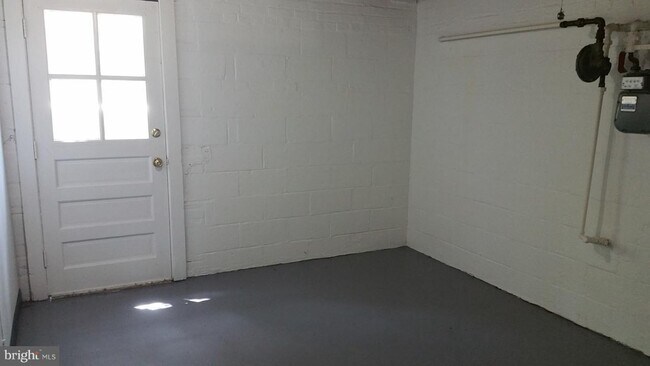 Building Photo - 4002 Blackpool Rd