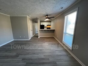 Building Photo - 5858 Century Oaks Dr