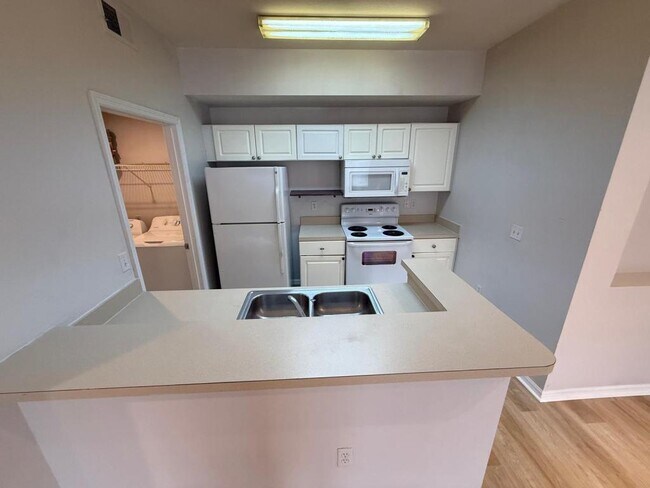 Foto del edificio - 5506 Metrowest Blvd