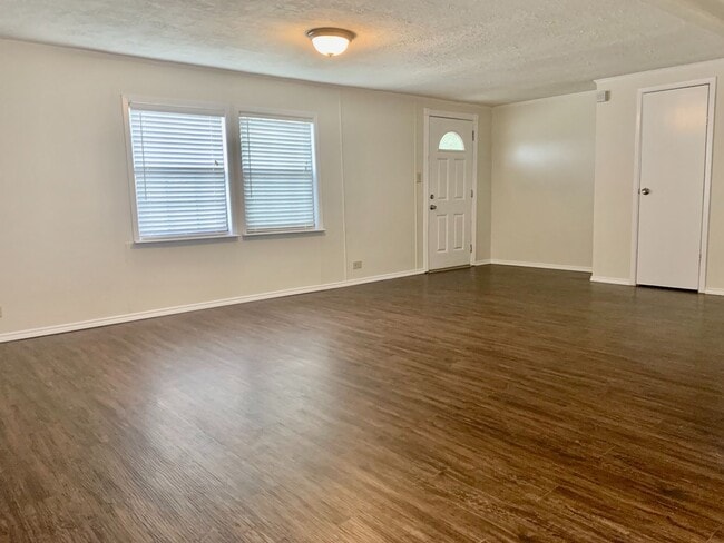 Building Photo - Spacious updated 3 bedroom, 2 bathroom home on acreage