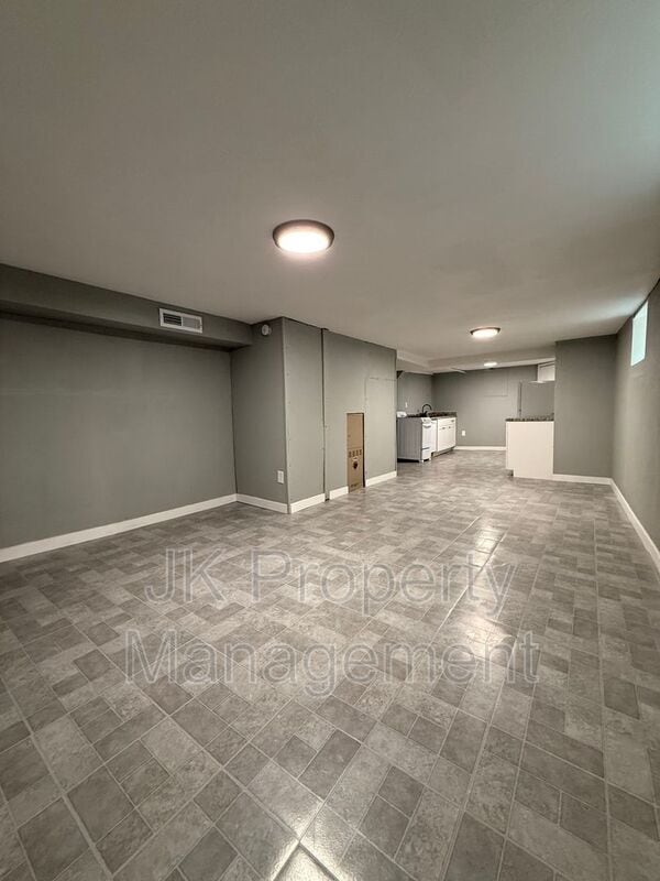 Building Photo - 1012 3rd Ave S