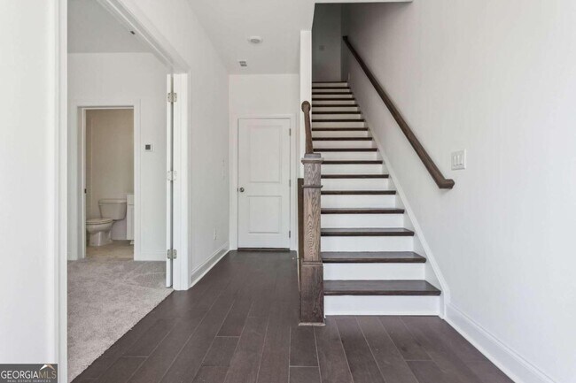 Building Photo - 105 Basil St