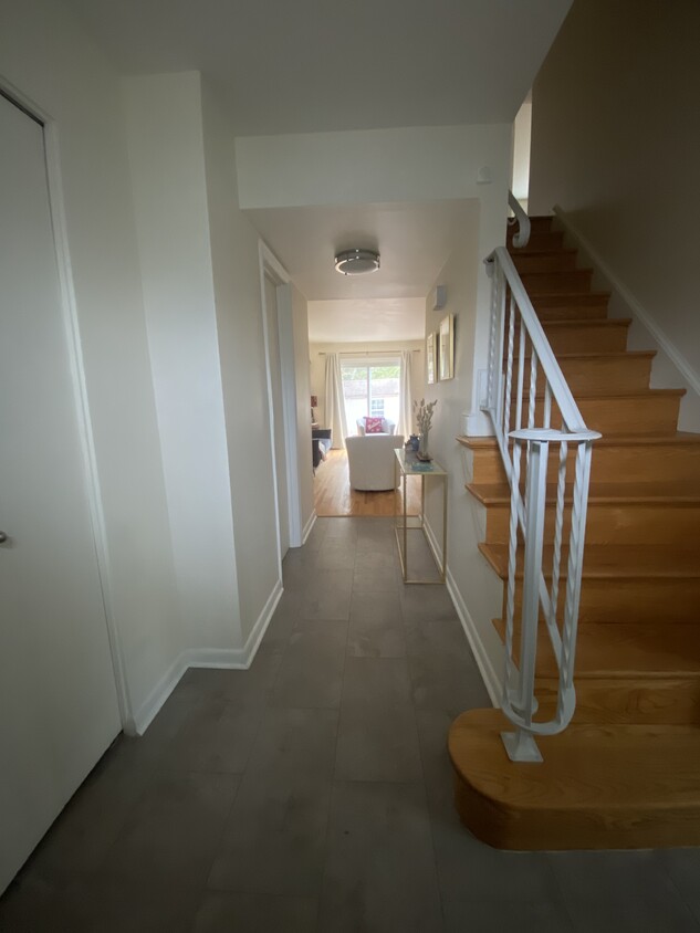 Entryway - 5726 Thomas Edison Ct