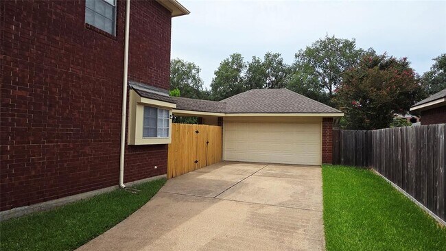 Foto del edificio - 16918 Ascot Meadow Dr