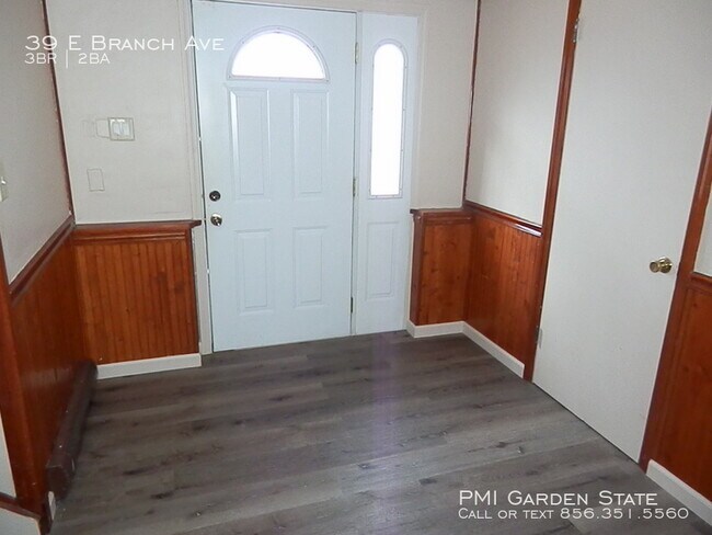 Foto del edificio - Single Family Home For Rent $1600/mo