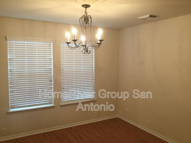 Building Photo - 802 Amber Knoll