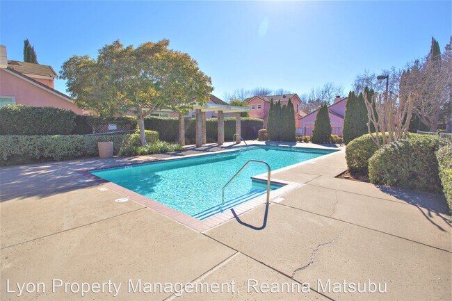 Building Photo - 3 br, 2 bath House - 8 Constantine Court