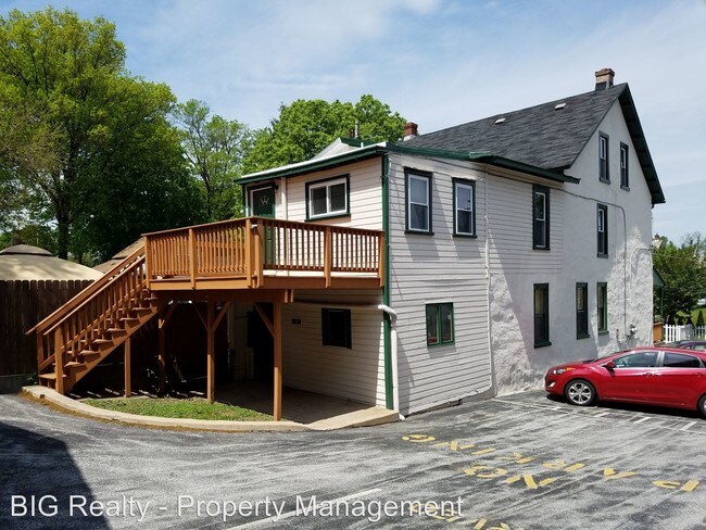 Building Photo - 320 Vincent St