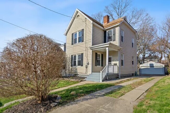 Foto del edificio - CHEVIOT:  Adorable 2+ bed 1.5 bath 2 story w 2 car garage