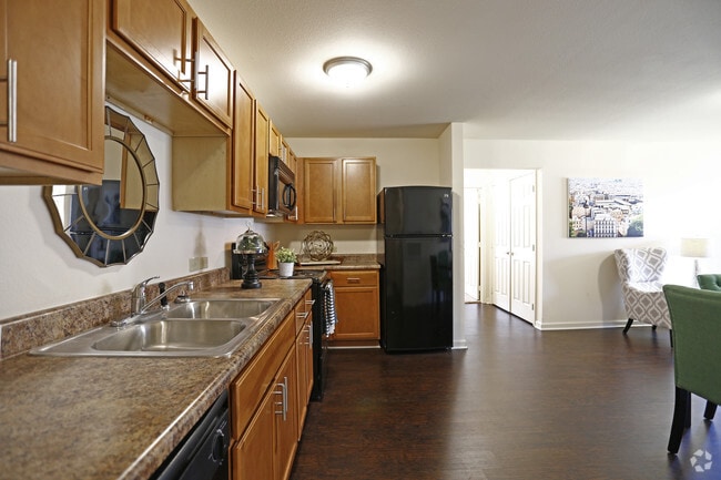 3BR,3BA - 1200SF - KITCHEN - Glenrock Apartments