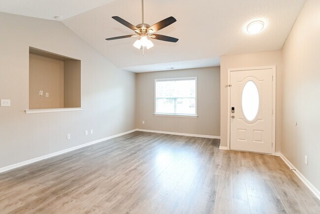 Foto del edificio - 3112 Queensdale Dr