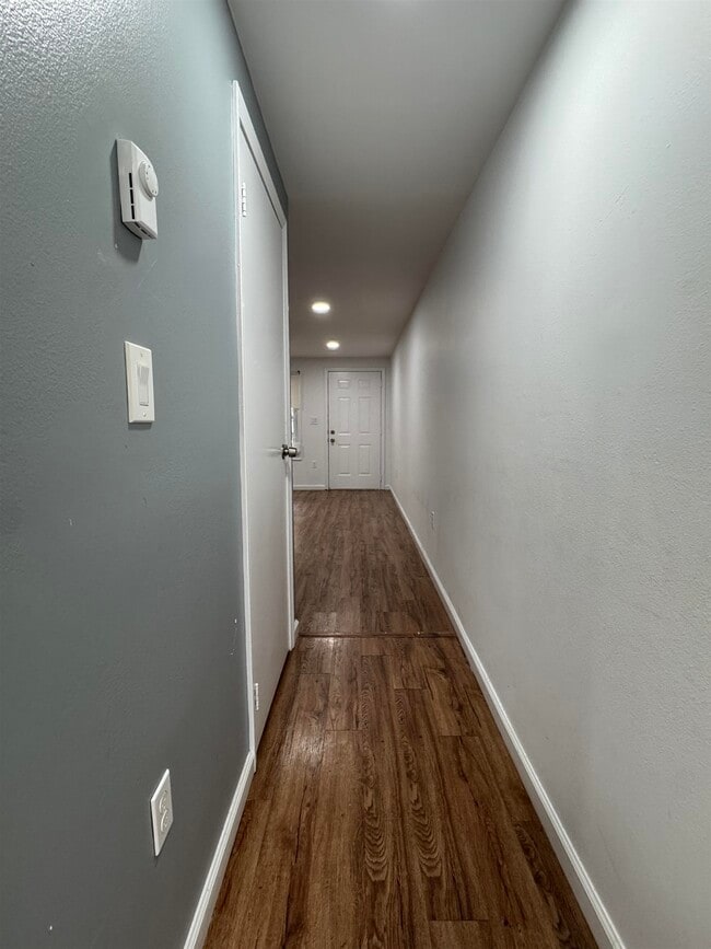 Building Photo - 375 WHITON St