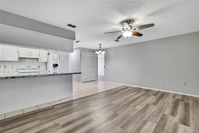 Foto del edificio - 2453 Keeport Dr