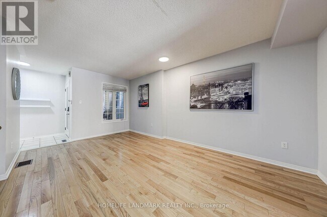 Photo du bâtiment - 38 Sloan Dr