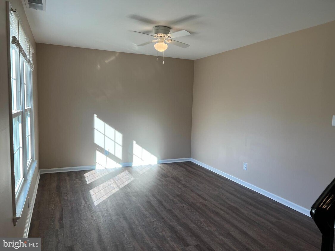 337 Clay St, Fredericksburg, VA 22408 Townhome Rentals in