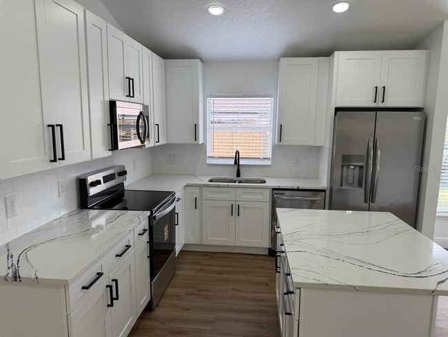 Foto del edificio - 9743 Hollyhill Dr