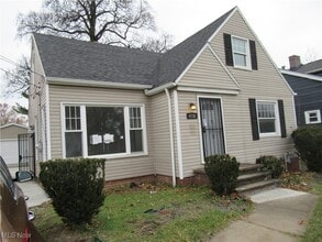 Building Photo - 4738 Lawrence Ave