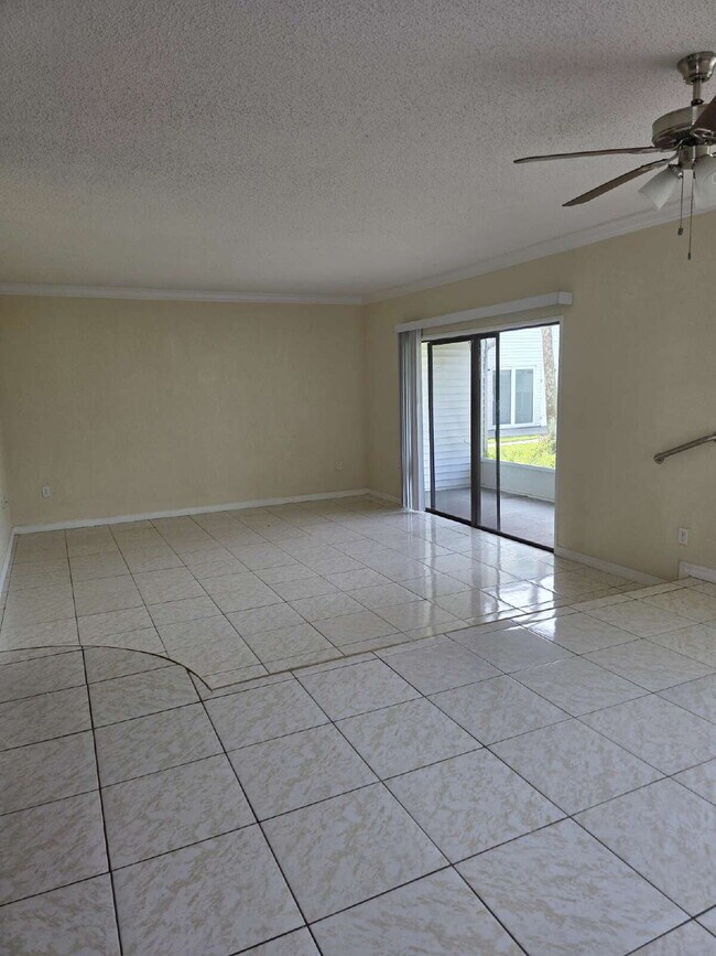 Building Photo - Condo For rent in Palms of Tarpon Springs