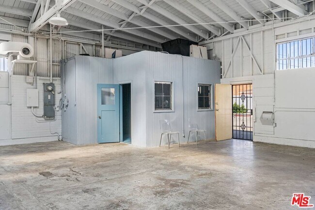 Building Photo - 2618 E 54th St