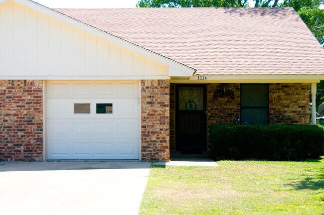 Foto del edificio - 111 Willow Ln