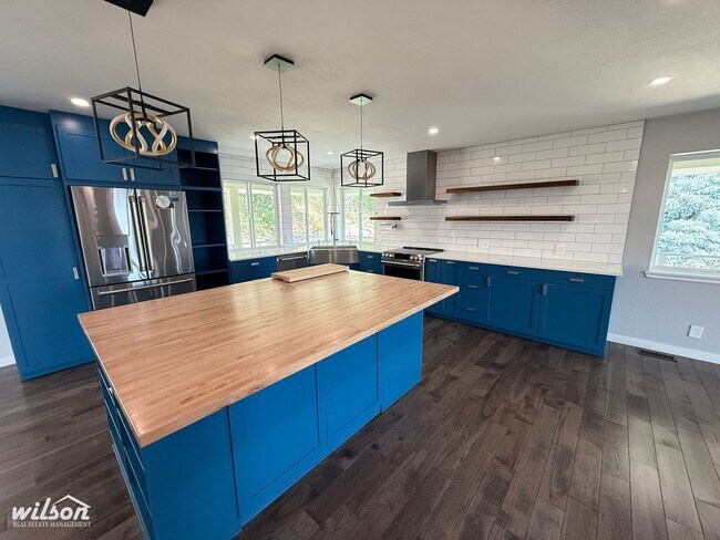 Foto del edificio - Remodeled 4bd/3ba Naches Home with Firepla...