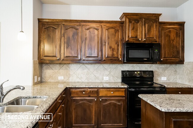 Building Photo - 1241 Glen Ct