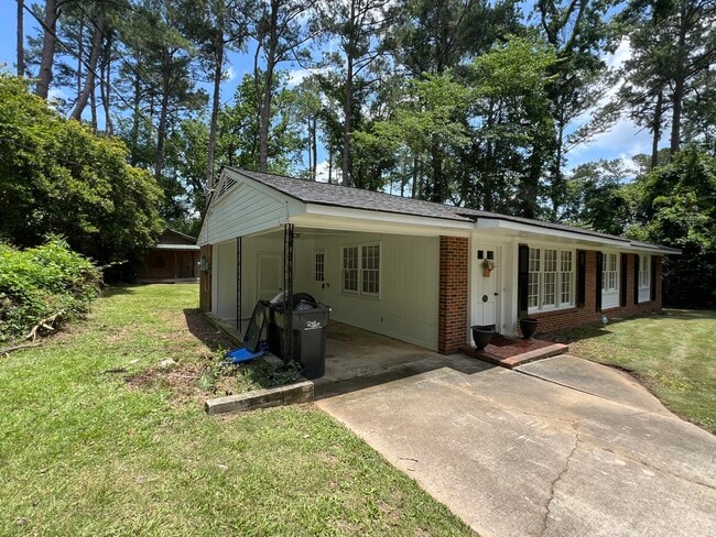 Building Photo - 631 Carlton Dr