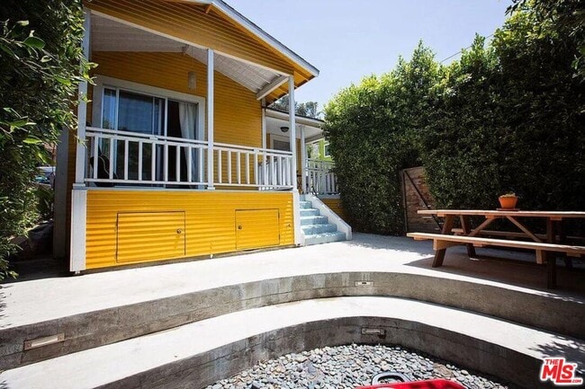 Foto del edificio - 2232 Allesandro St