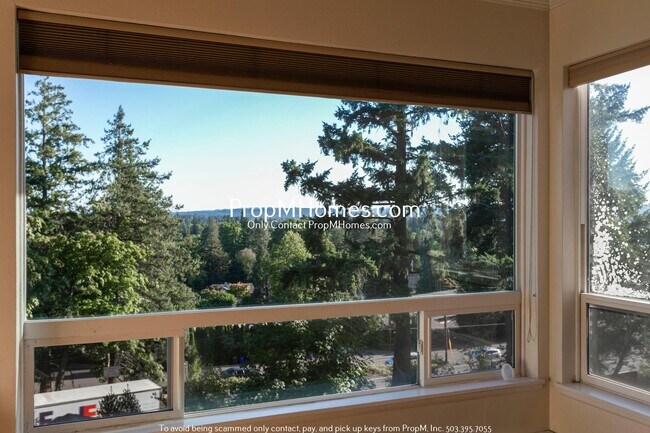 Building Photo - Cozy Two Bedroom Condo w/ Amazing Views!