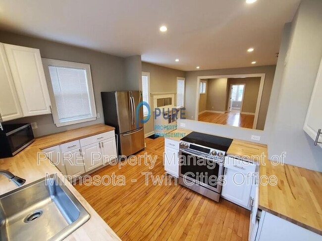 Building Photo - 18 W 33rd St