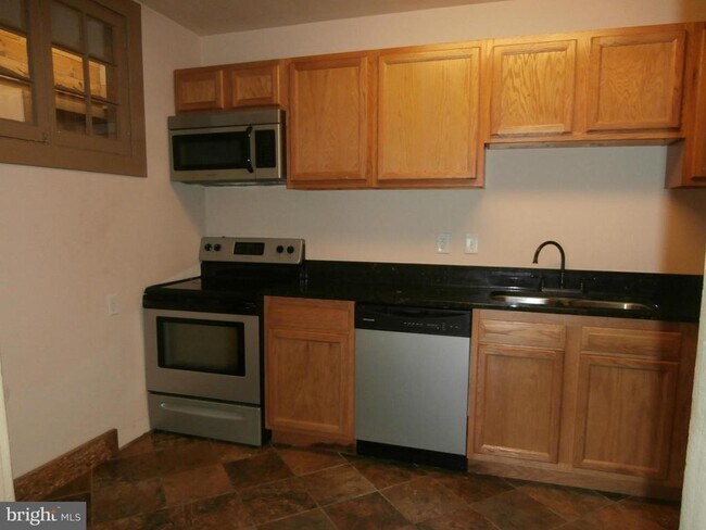 Foto del edificio - 10 Blue Ridge Ave